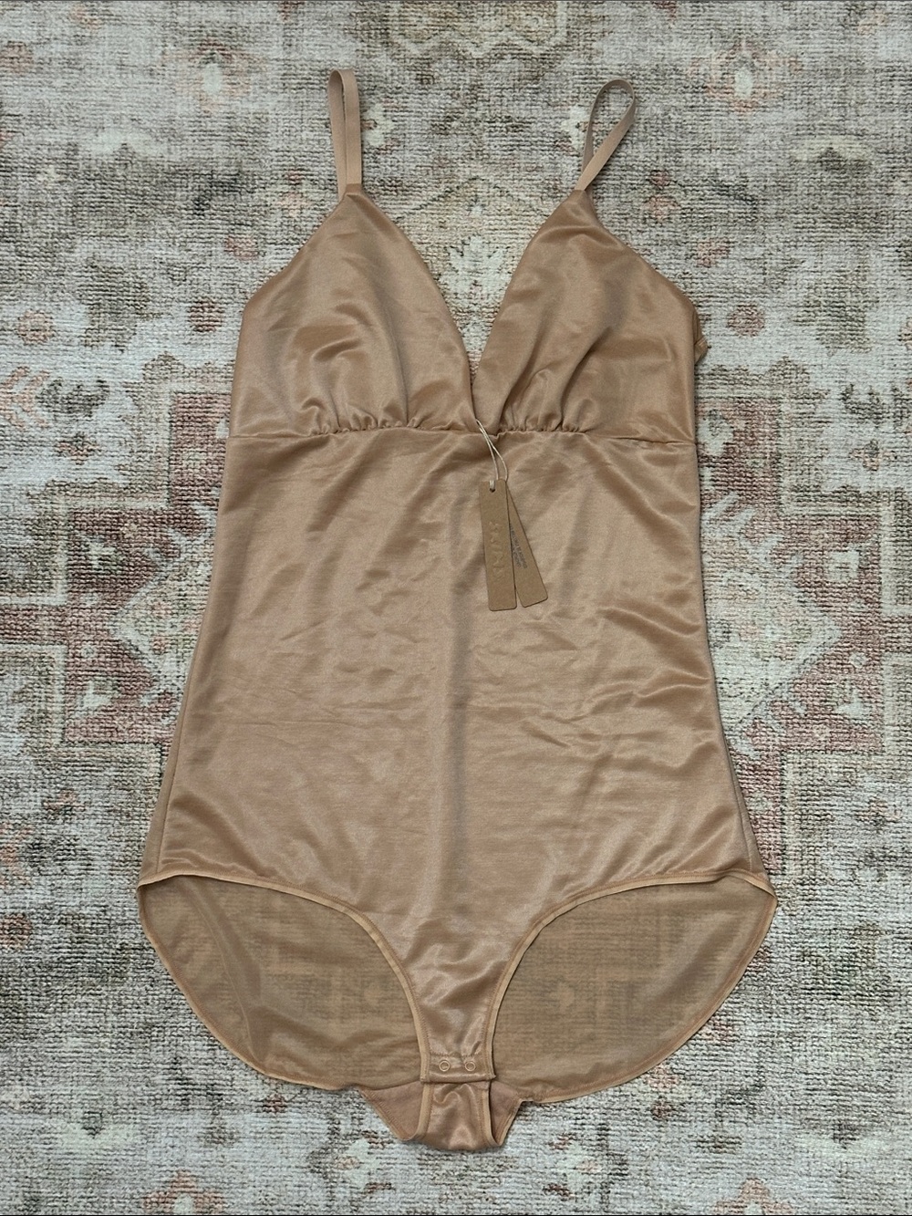 Womans NWTs SKIMS Clay Barely There Shapewear Bodysuit Breifs With Snap Buttons